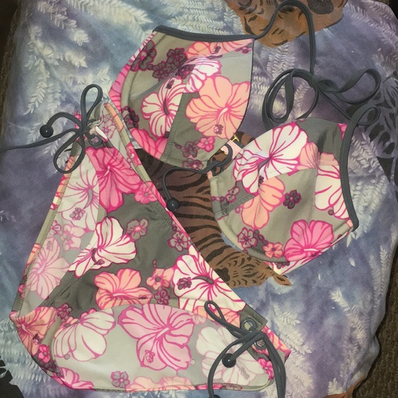 Victoria's Secret Other - Pink & Gray Hawaiian 🌺 Print Bikini 36D Medium